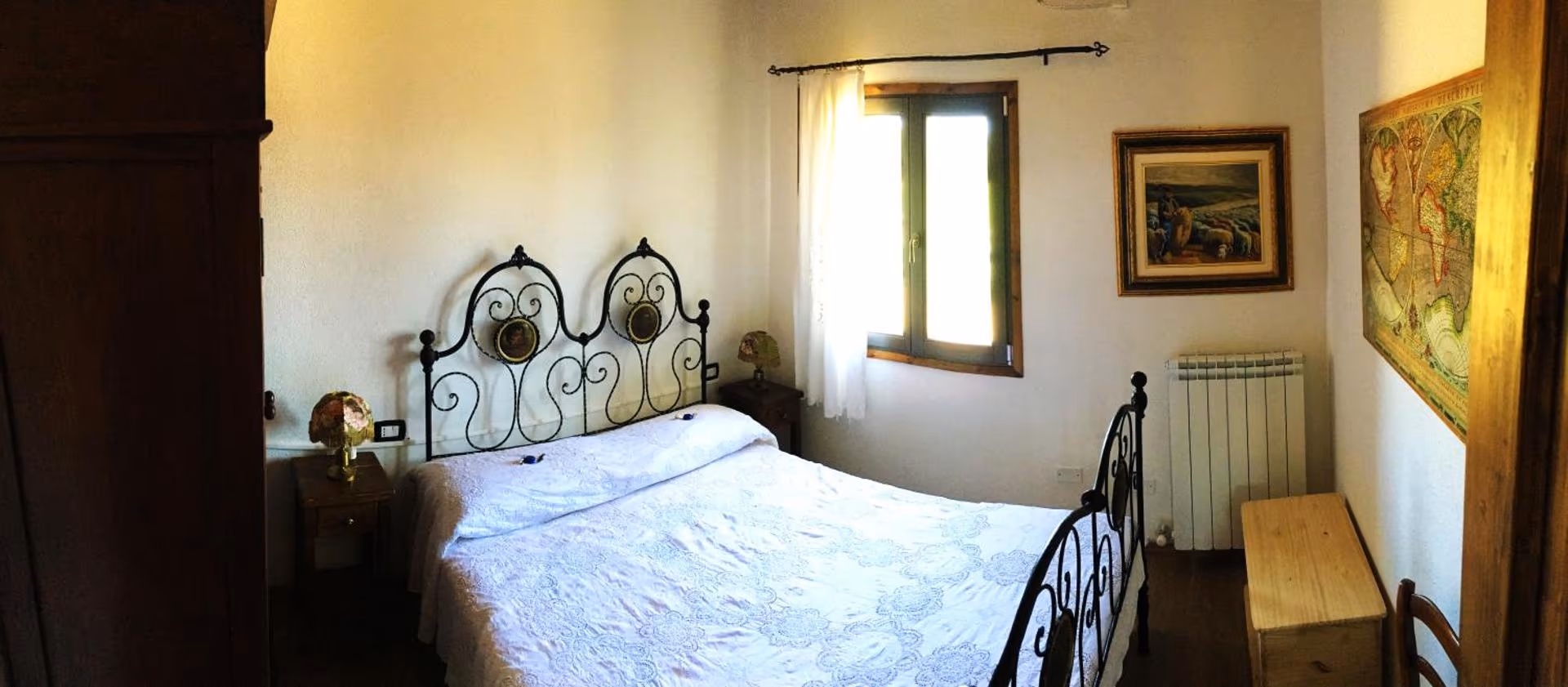 Das Doppelzimmer vom Fenster aus gesehen