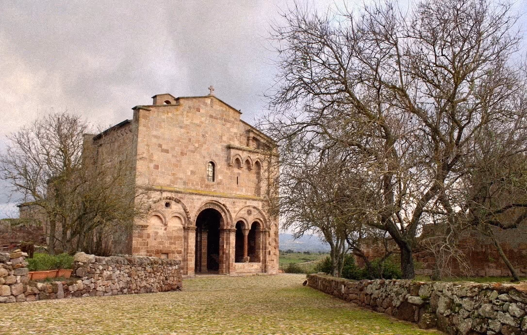 Romanische Steinkirche im Logudoro